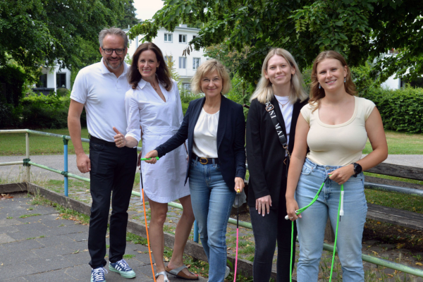 Pressefoto mit Björn Jansen, Nadine Frey, beide Stadtsportbund Aachen e. V., Eva Wußing, STAWAG, Anna Maria Prümmer, Stadt Aachen und Theresa Hirtz, Stadtsportbund.